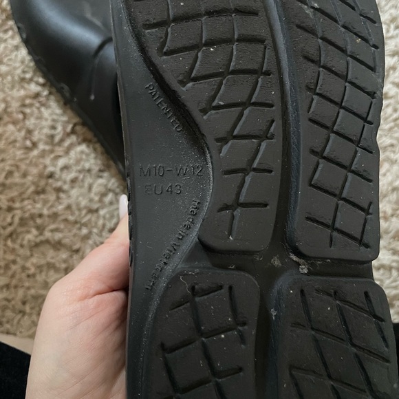 OOFOS Black Slip-On Loafers with Streamlined Design - Picture 6 of 6